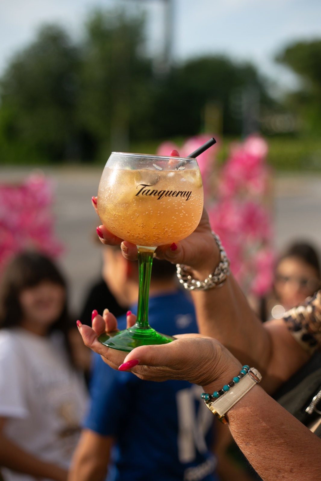 Un cocktail servito durante la festa di apertura