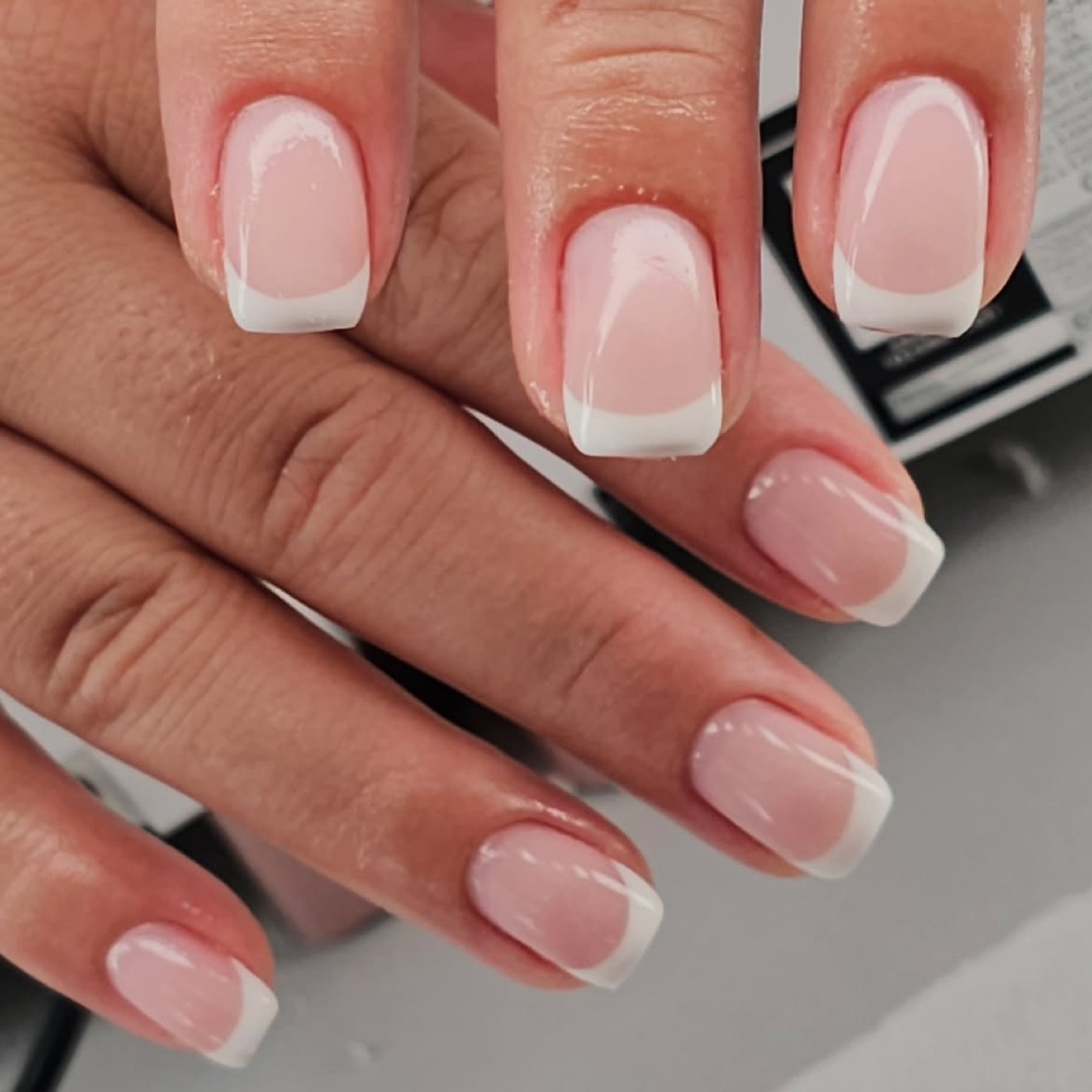 French manicure classica rosa e bianca